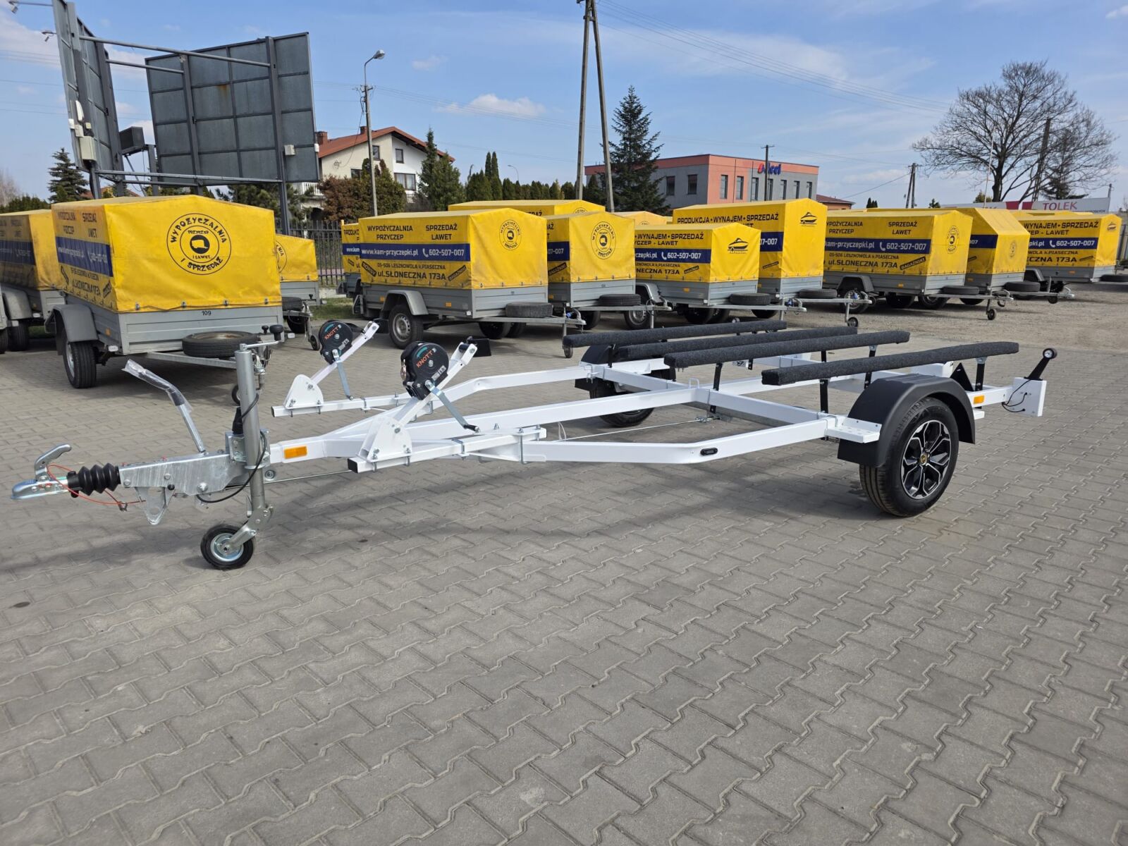 Przyczepa pod dwa skutery HAMOWANA BIAŁA ALUMINIOWE FELGI - Kamczepka