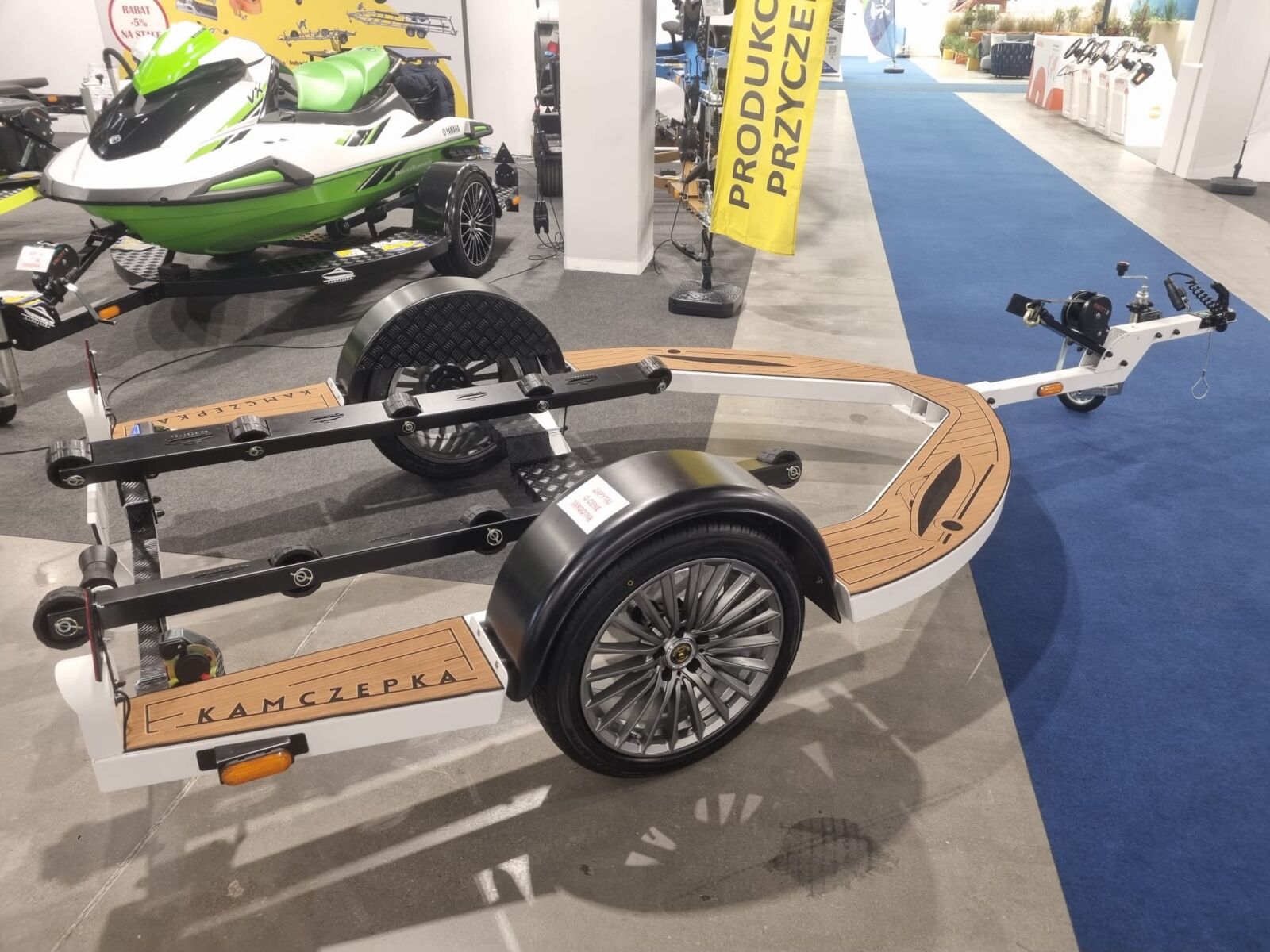 Pod Skuter KamCastom Felgi  18 Obniżona VIP PODESTY Z PIANEK BIAŁA