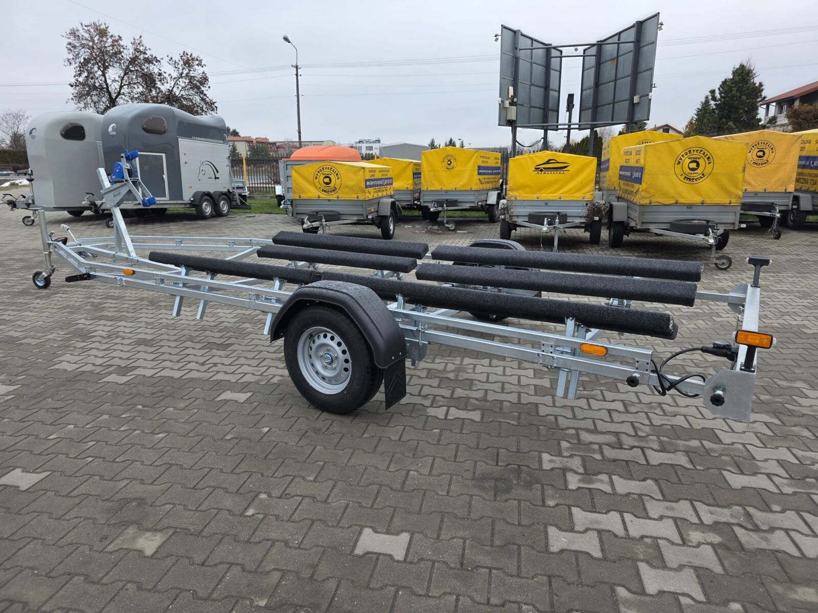 Przyczepa podłodziowa CATAMARAN “680” do 780 cm dł.  STANDARD 4 x  płoza 330 cm