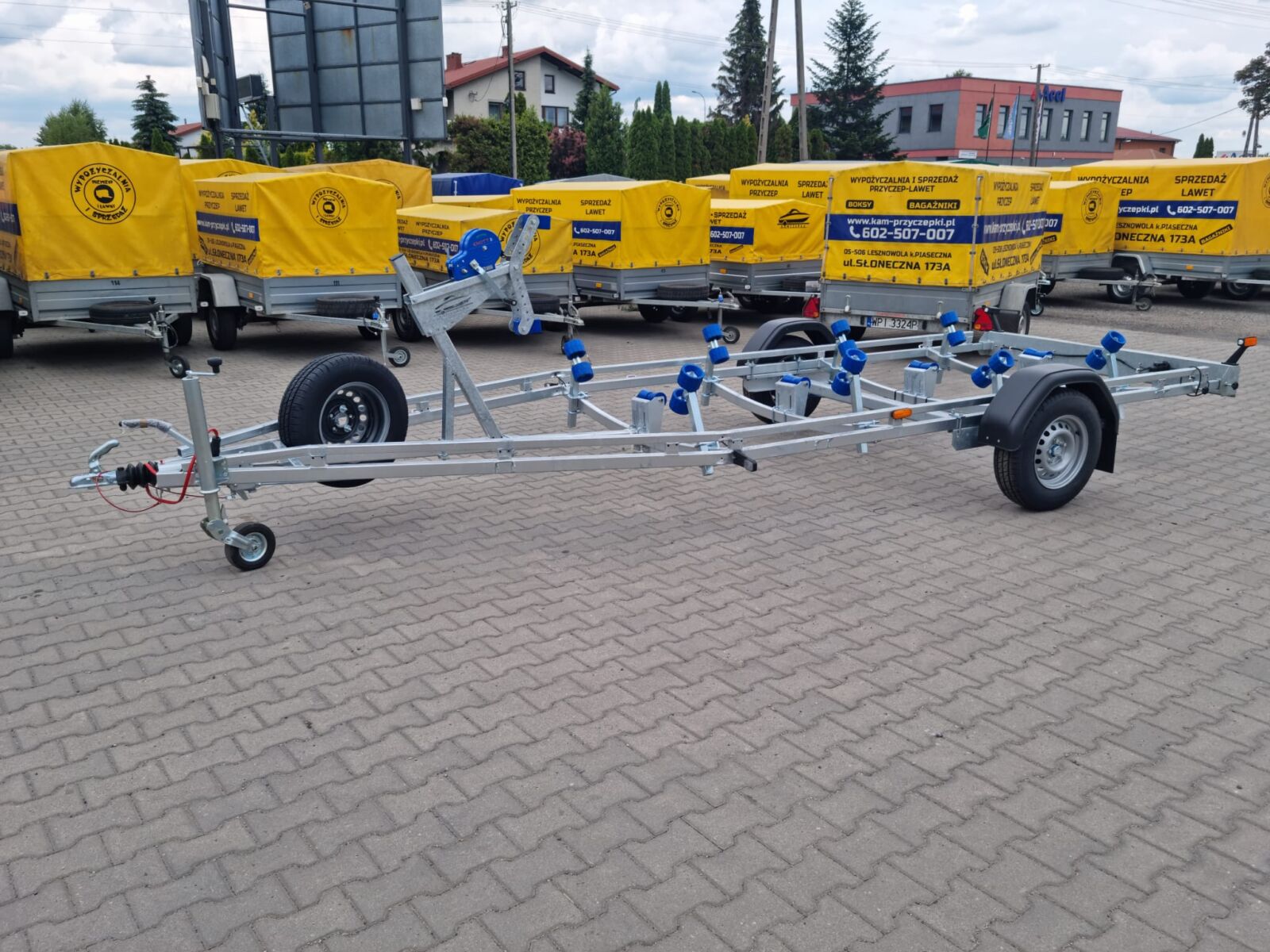 Przyczepa podłodziowa  “680” do 780 cm dł.  ROLKOWA 8 x  podwójne rolki