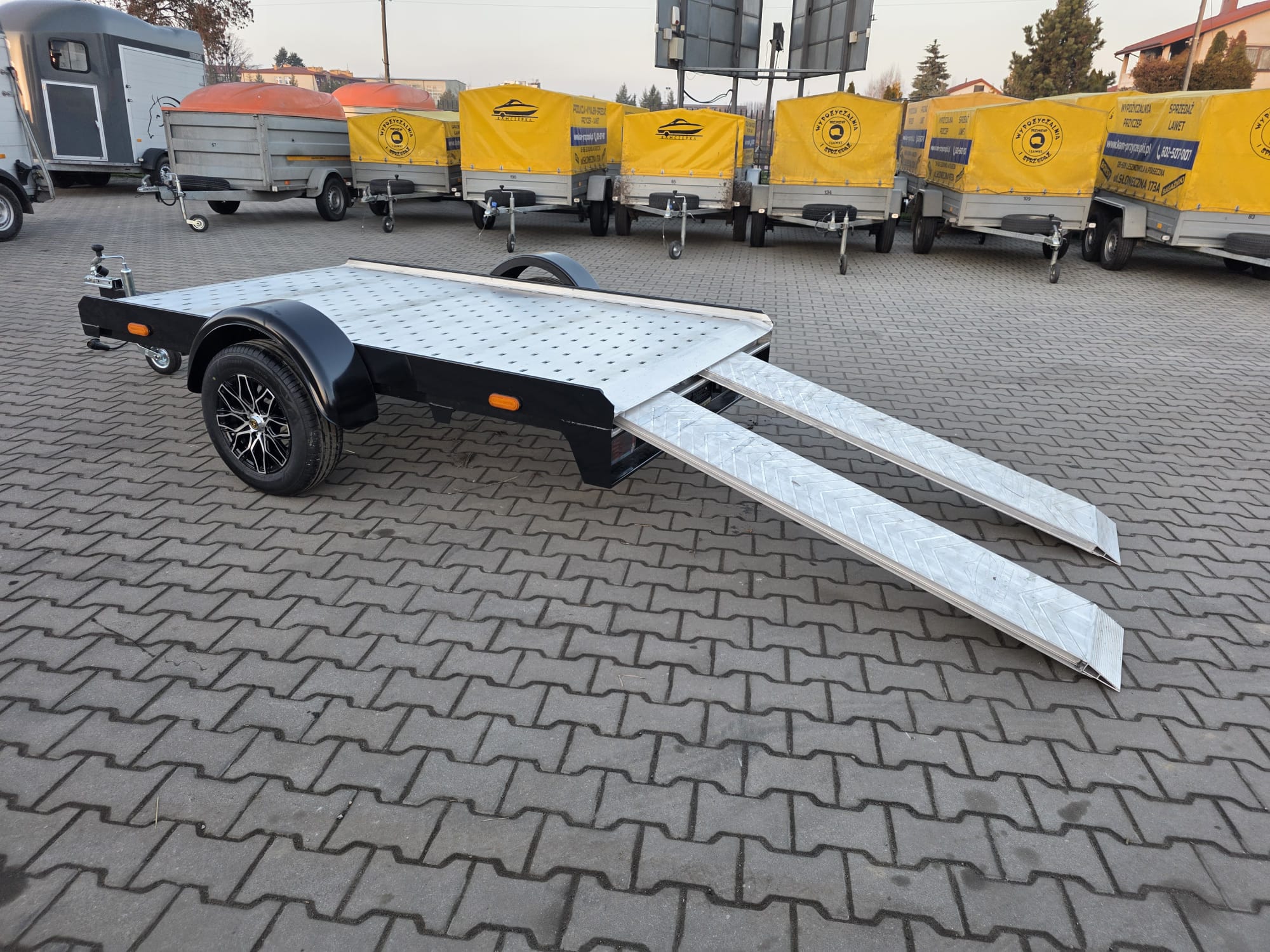 Przyczepa pod Quada ALU 100 % VIP najazdy 250×150  CZARNA